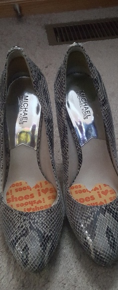 Heels - Picture 3 of 3